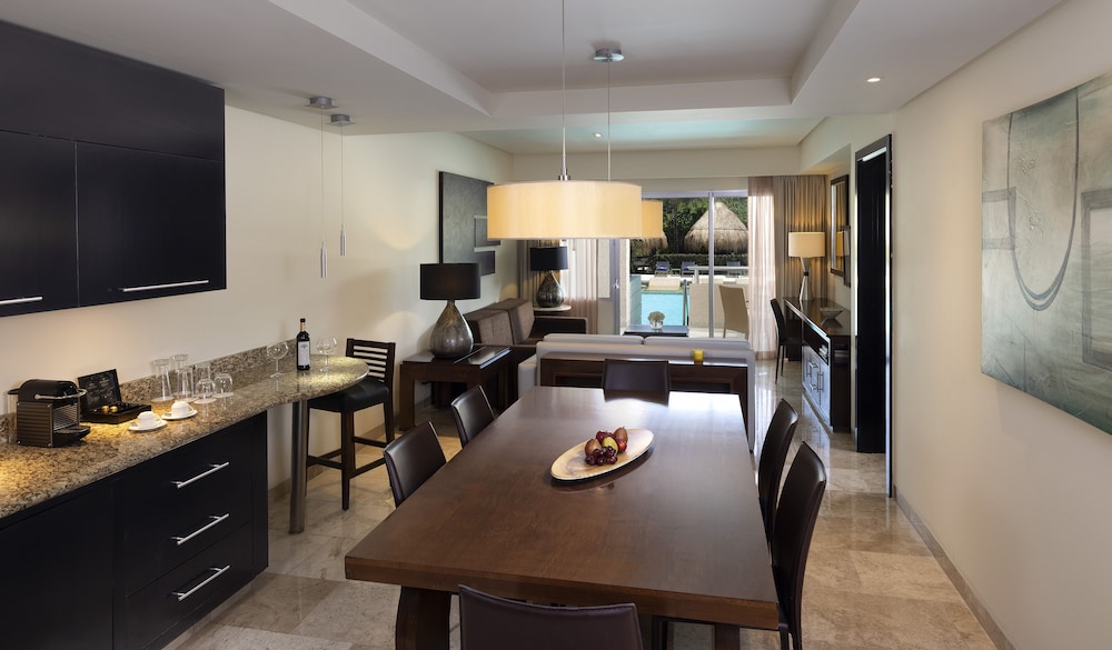 Family Concierge Master Suite SwimUp - Photo 9