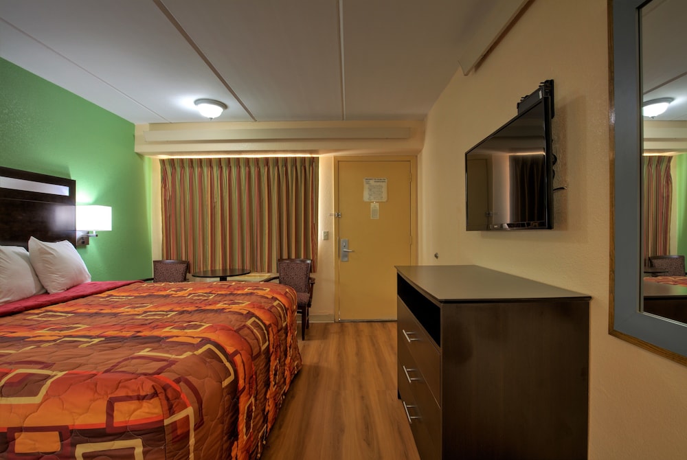 Room, 1 King Bed photo 1