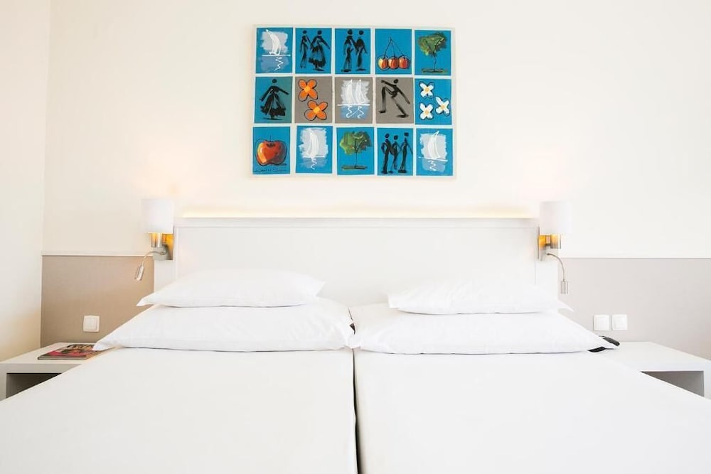 Deluxe Room (Extra Bed) - Photo 3