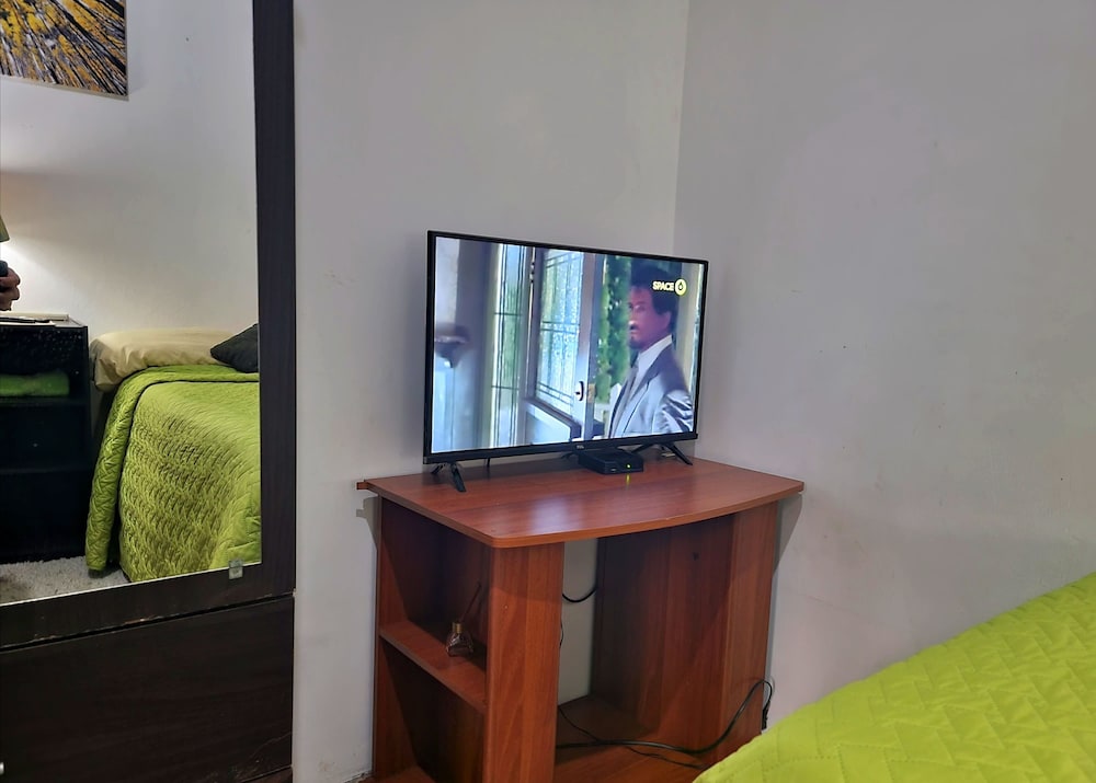 Junior Twin Room, 2 Twin Beds, Shared Bathroom, Garden View photo 3