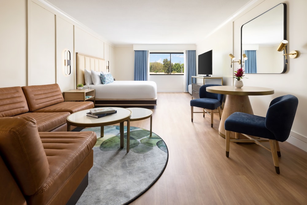 Premium Room, 1 King Bed with Sofa bed - Photo 2
