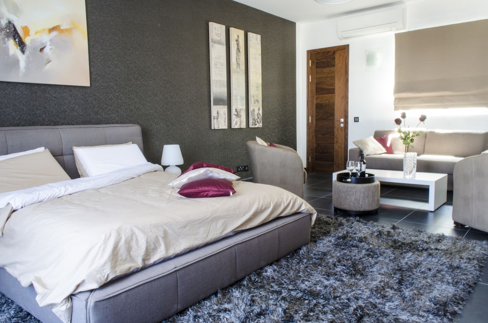 Luxury Penthouse, 4 Bedrooms, Accessible, Private Pool