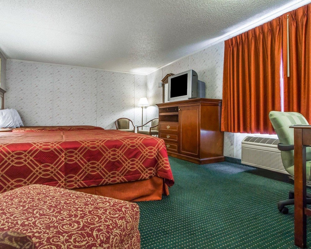 Standard Room, 2 Queen Beds, Non Smoking - Photo 4