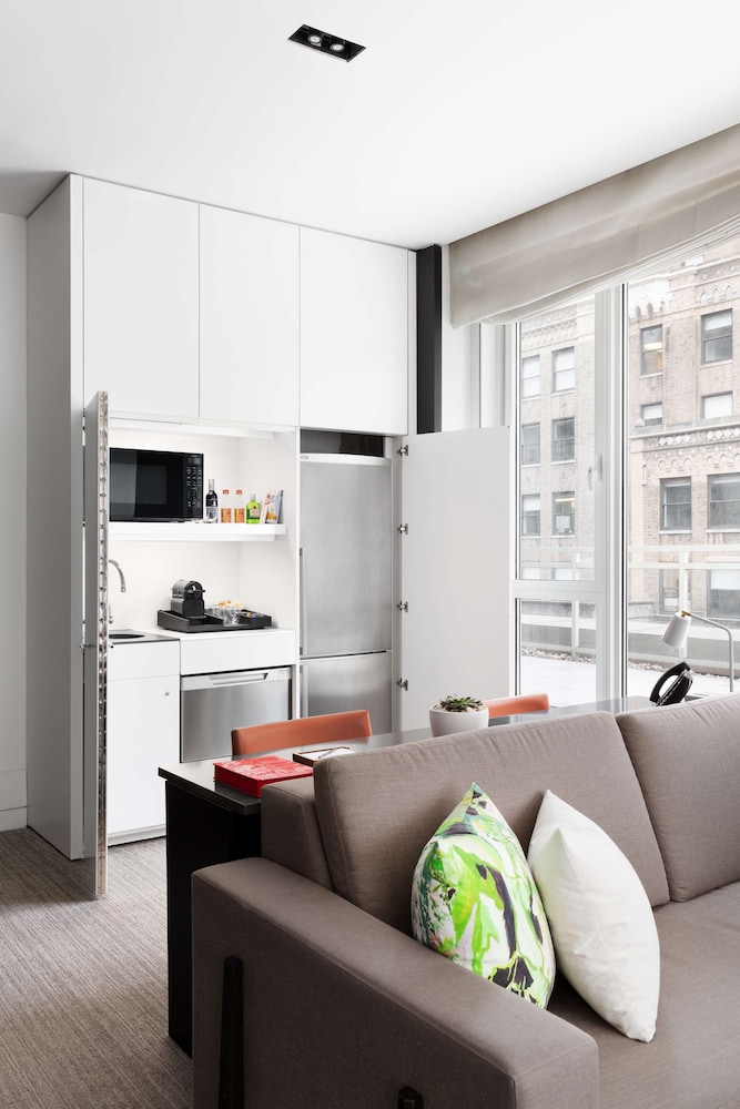 Suite (5TH AVE)