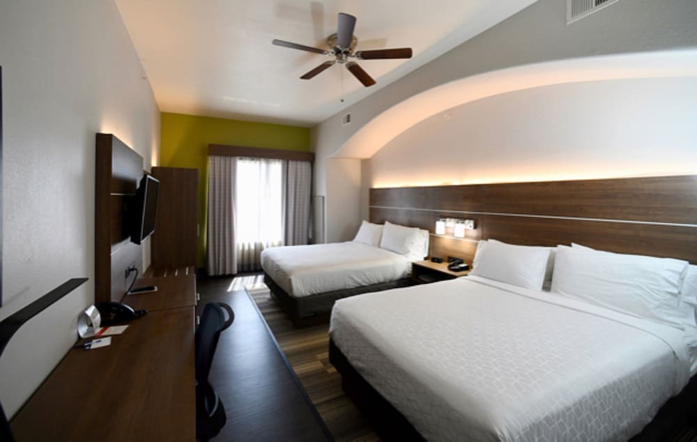 Suite, 2 Twin Beds - Photo 3