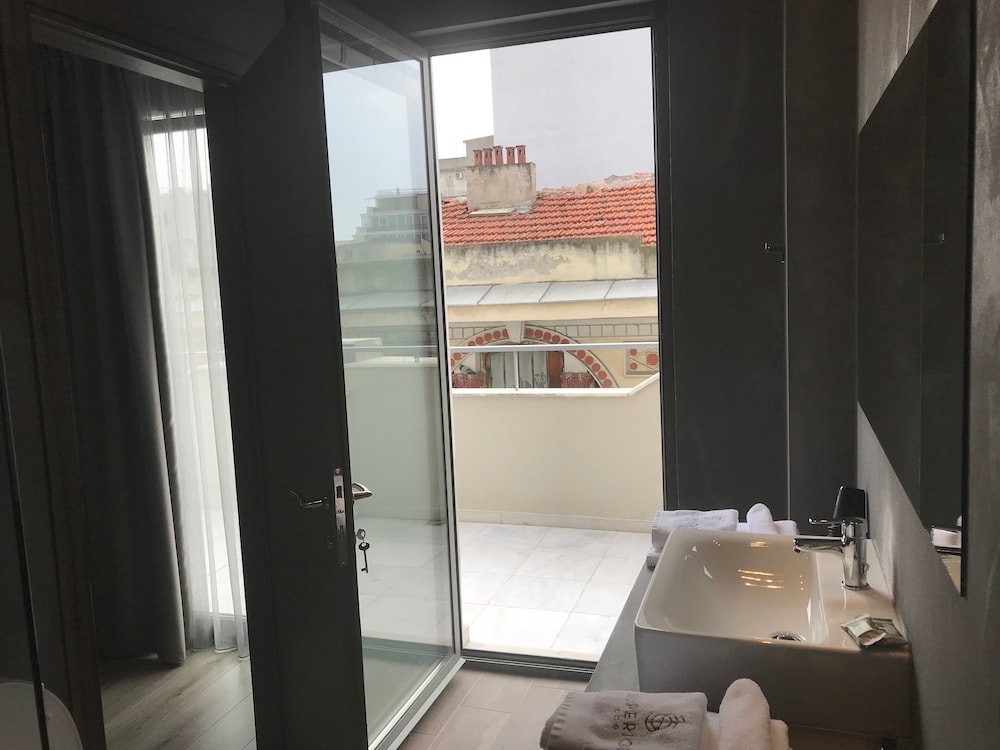 Standard Suite, 1 Queen Bed, City View photo 2