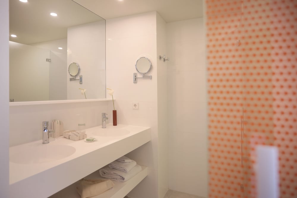 Double Room Single Use (Side Sea view) thumbnail 5