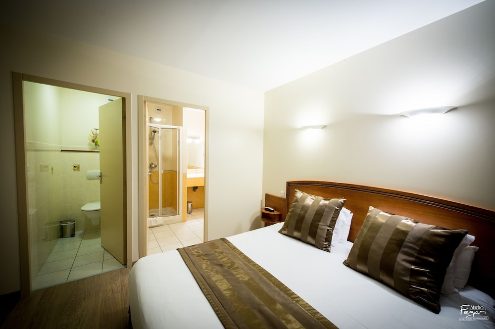 Superior Double Room, Ensuite, Garden View