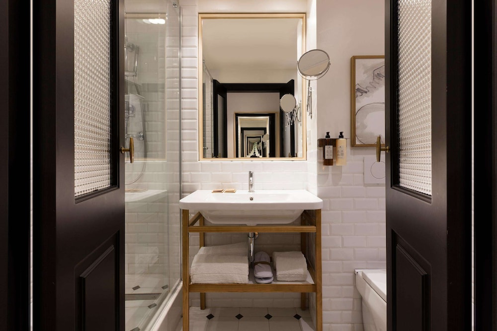 The Petite Signature double room for single use thumbnail 5