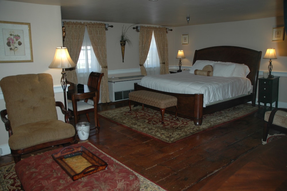 Edward Hicks Suite photo 1
