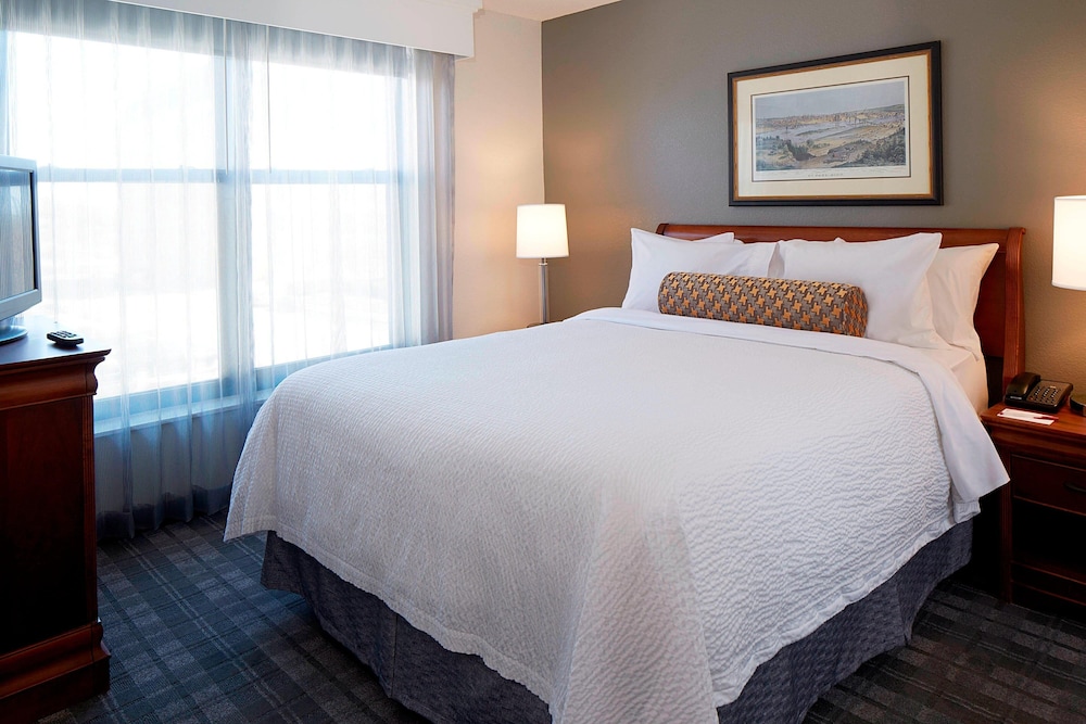 Suite, 1 Bedroom - Photo 2