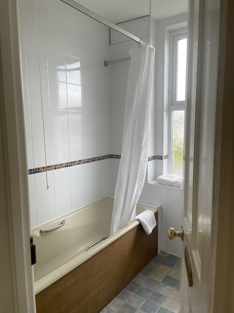 Twin Room, Private Bathroom photo 3