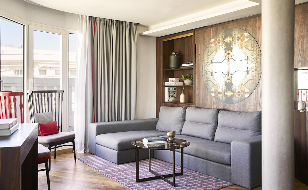 Suite (Gran Via)