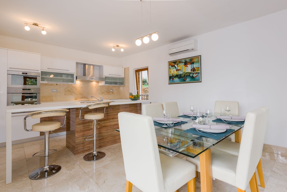 Apartment, 3 Bedrooms, Balcony, Sea View (Ground floor) photo 3