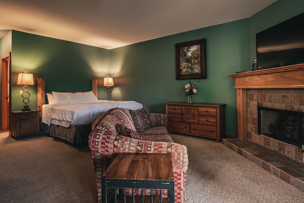 Premium Suite, 1 King Bed, Fireplace, Mountain View (17)