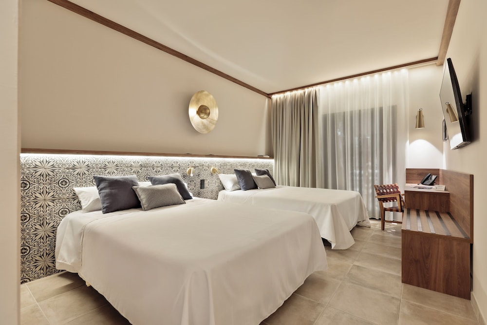 Standard Room, 1 King Bed with Sofa bed (2 adults)
