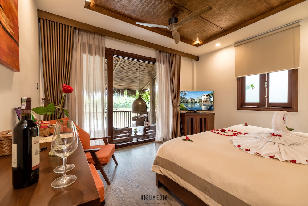 Club Suite, Balcony, Lake View photo 3