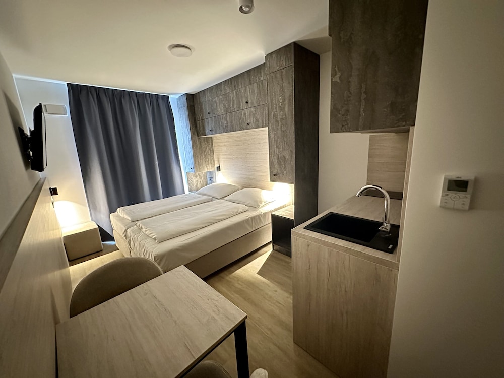 Studio Apartment with Kitchen - Photo 10