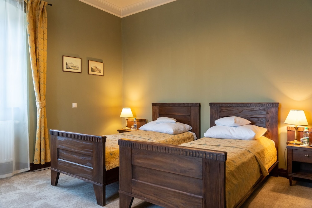 Standard Double or Twin Room - Photo 22