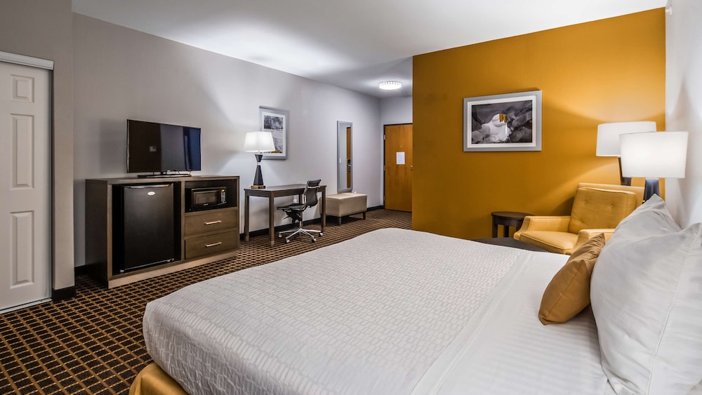 Suite, 1 King Bed With Sofa Bed, Accessible, Non Smoking (With Sofabed) photo 3