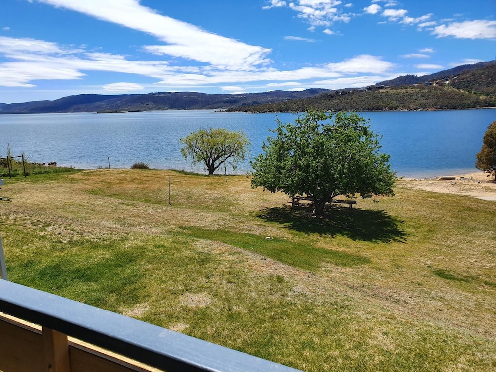 Lake Front Room photo 3