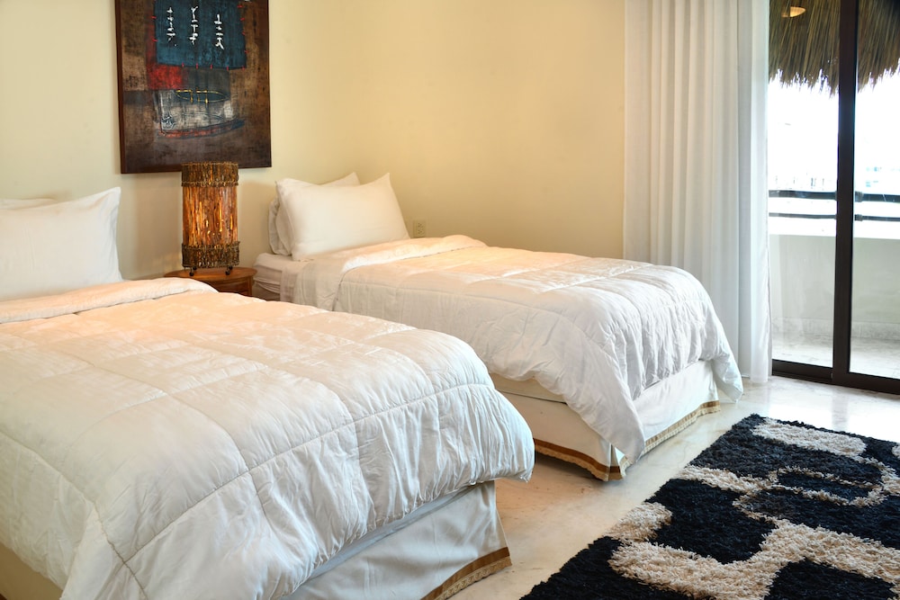 Deluxe Penthouse, 2 Bedrooms, Partial Ocean View - Photo 17