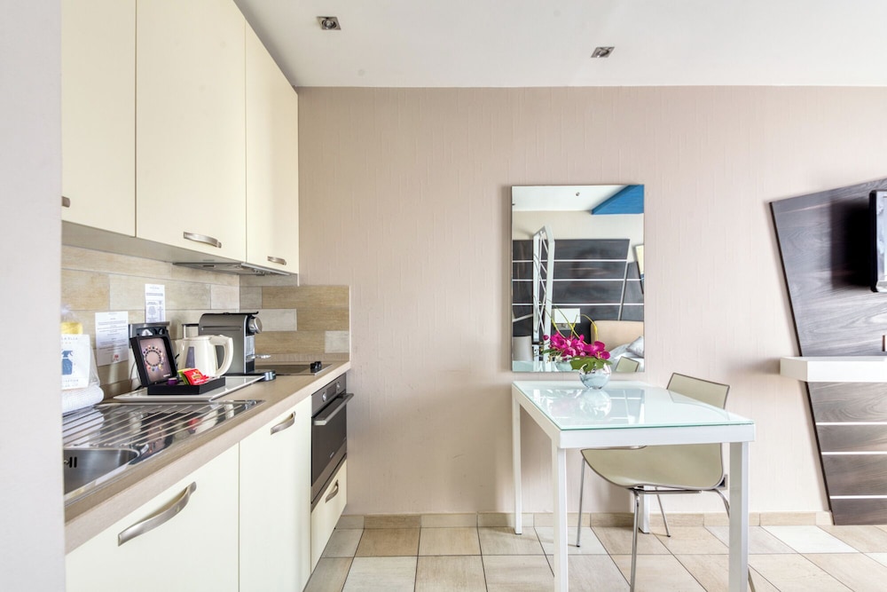 Superior Room - Photo 11