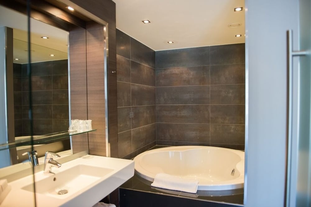 Superior Double Room, Jetted Tub photo 2