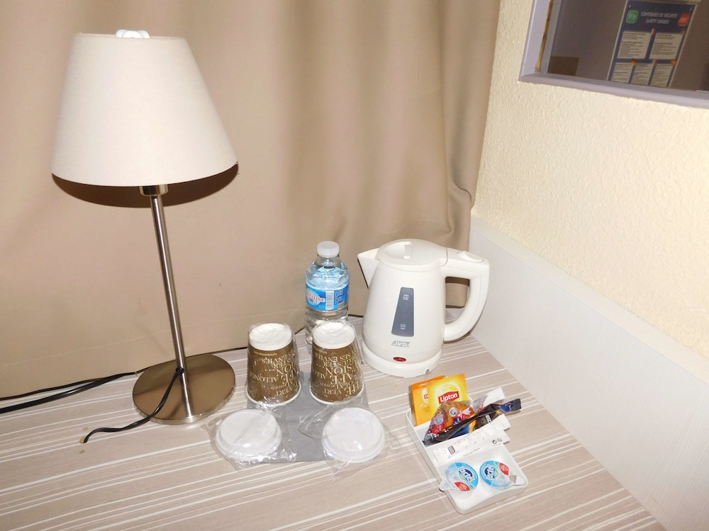 Standard Room, 2 Twin Beds - Photo 3