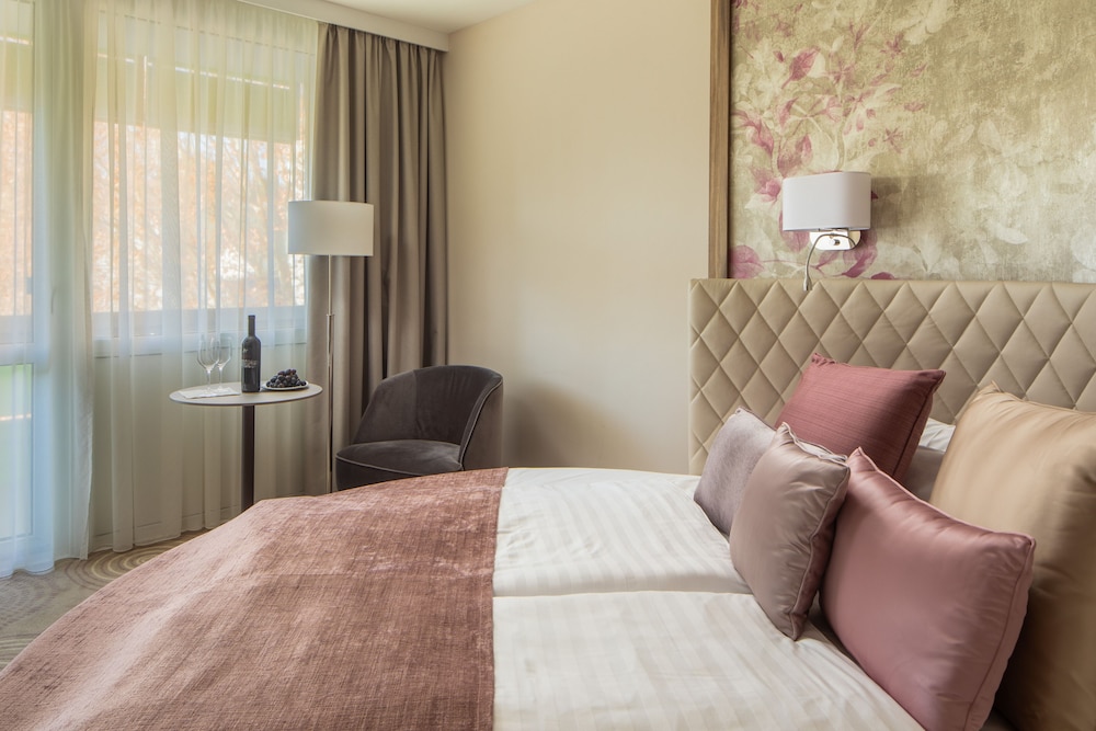 Premium Room, Balcony (Round bed)