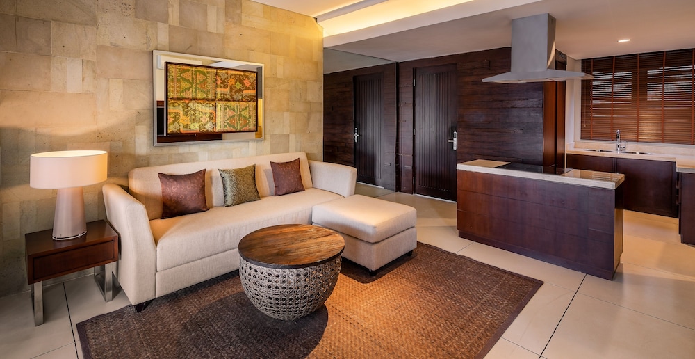 Deluxe 2 Bedroom Residence with Ocean View - Photo 3