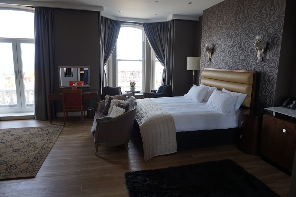 Superior Room, 1 King Bed, Beach View photo 2
