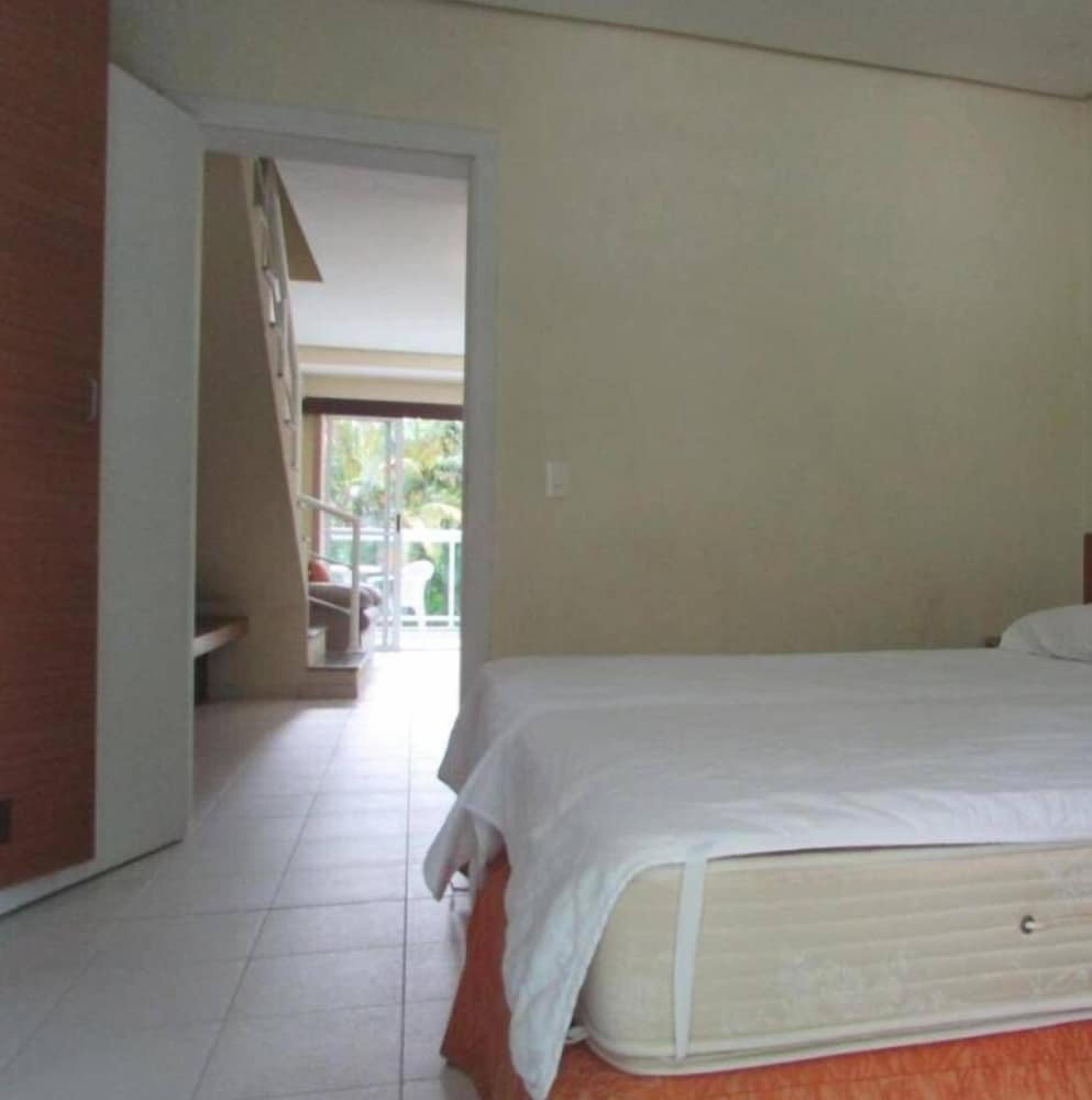 Basic Apartment, Multiple Beds