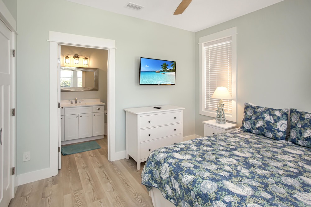 House, Multiple Beds (Shore Looks Good) photo 3