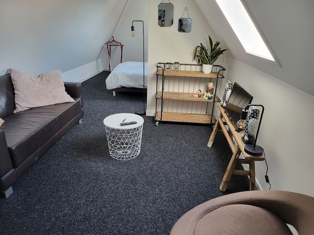 Comfort Room, 1 Bedroom, Non Smoking, Mezzanine photo 2