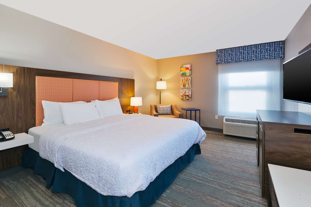 Suite, 1 King Bed, Accessible, Bathtub - Photo 2