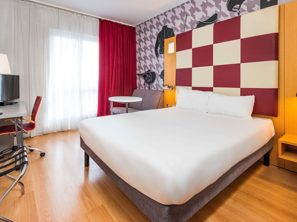 Room, 1 Double Bed (The Queen) - Photo 8
