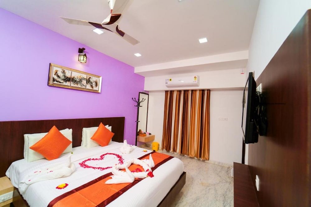 Premium with Balcony - Photo 11