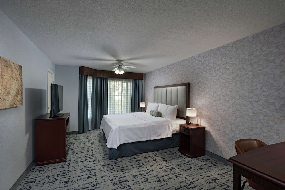 Deluxe Room, 1 King Bed, Non Smoking - Photo 1