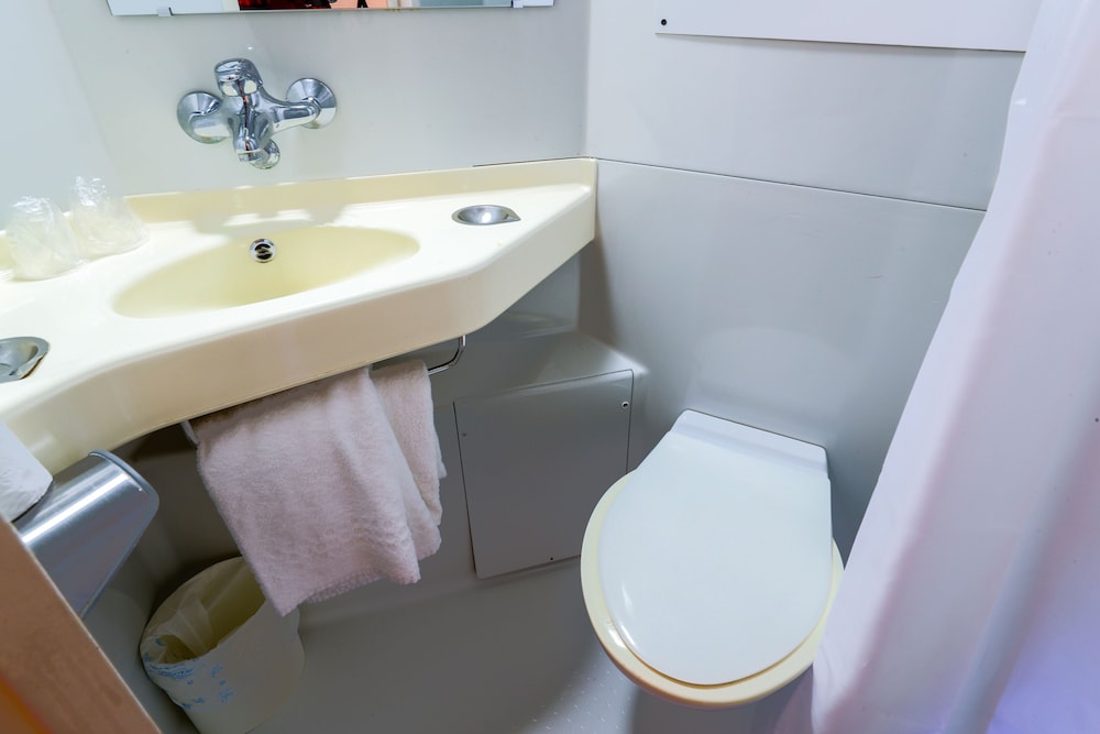 Standard Room, Multiple Beds (1 Double and 1 Single bed) - Photo 4