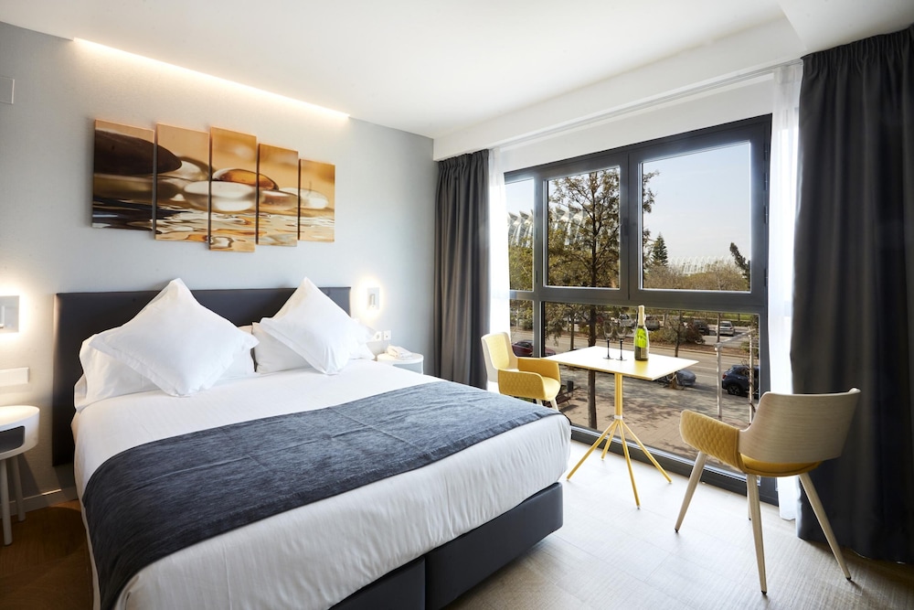 Standard Double Room, City View