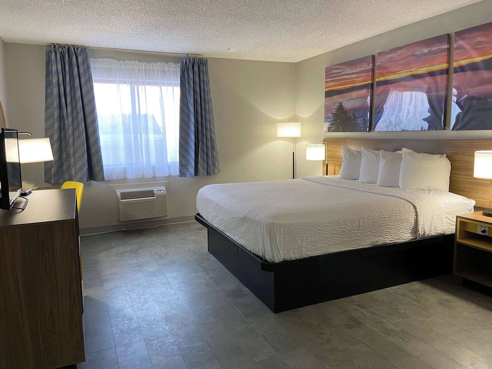 Room, 1 King Bed, Accessible, Non Smoking (Mobility) - Photo 1