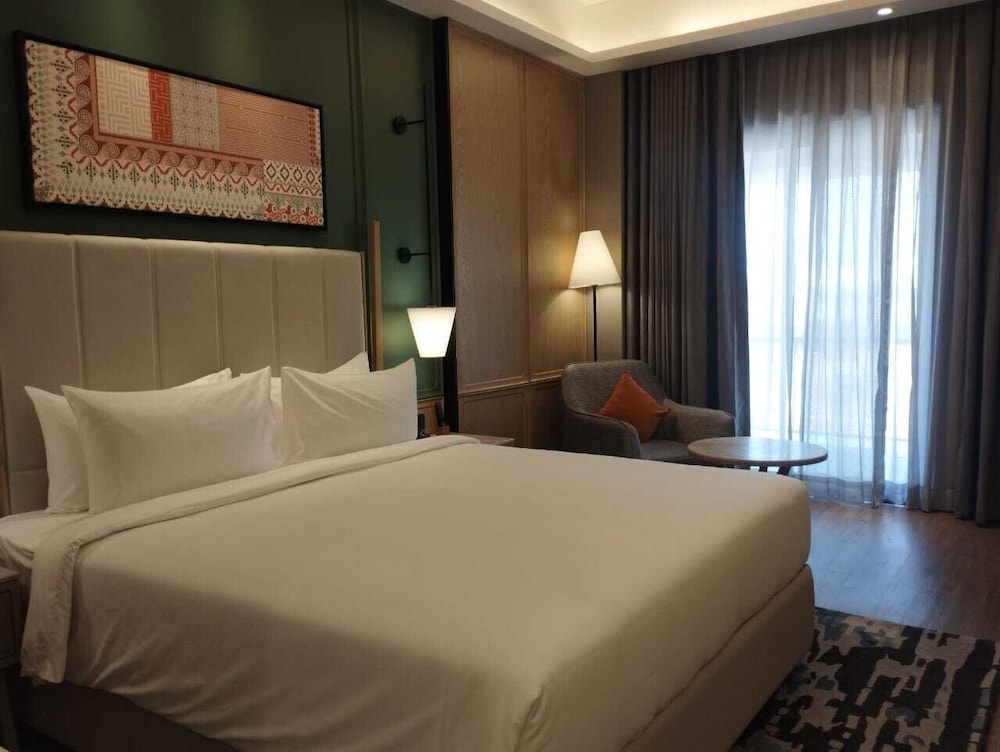 Premium King Room photo 2