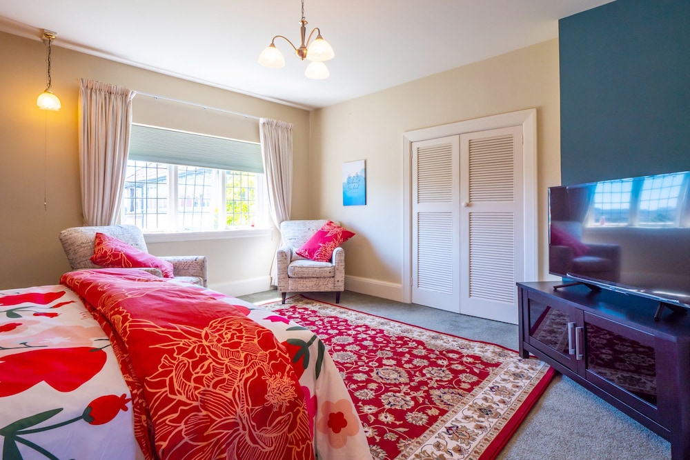 RM1 Red Cod Suite Standard Rate, Shared Bathroom photo 3