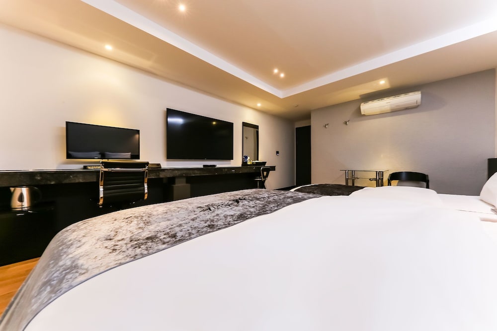 Basic Twin Room photo 2