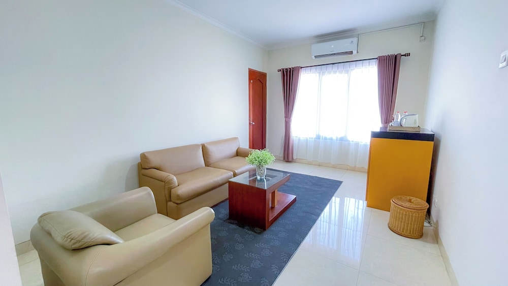 Family Room - Photo 3
