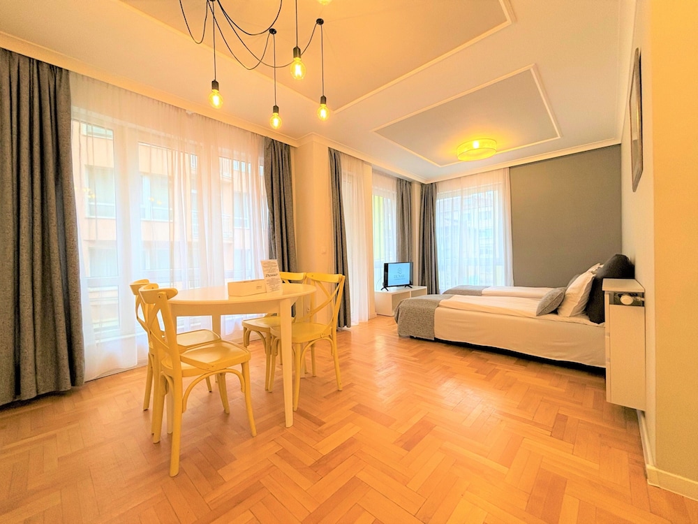 Superior One-Bedroom Apartment - Photo 6