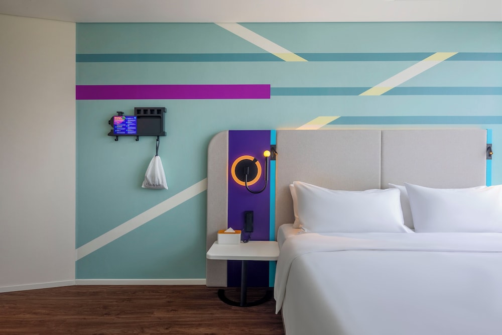 Room, 1 King Bed, Accessible - Photo 2