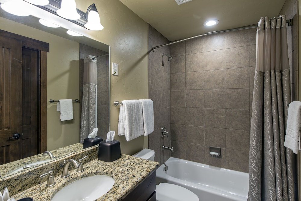 Grand Condo, 3 Bedrooms, Balcony (Grand Lodge Peak 7 - 3 Bedroom) photo 3