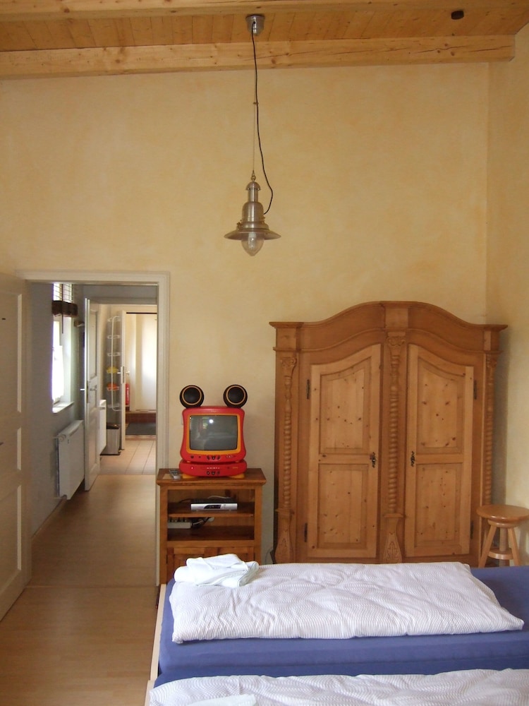 Family Apartment, 2 Bedrooms, Non Smoking, Courtyard View photo 3
